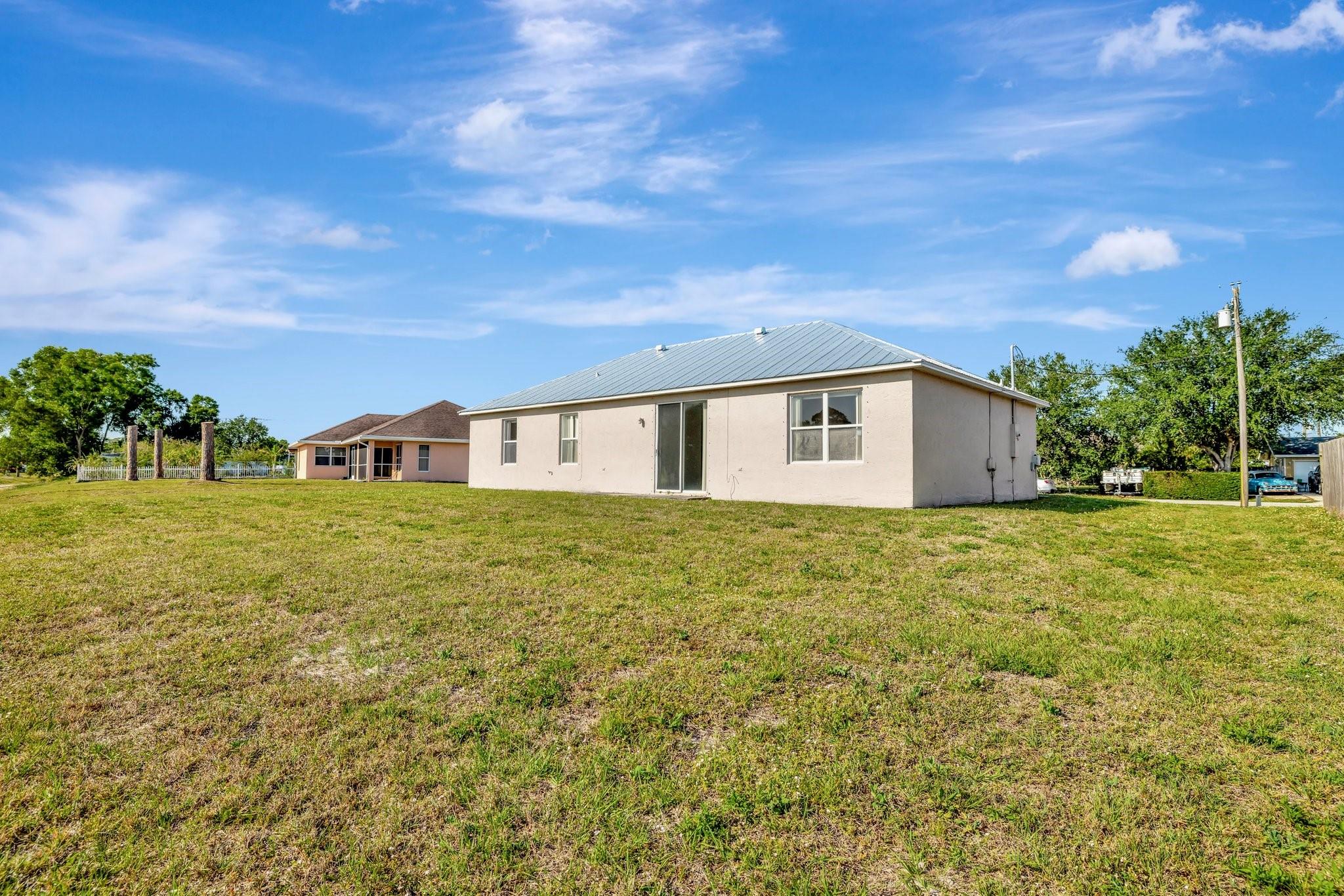 423 NW Ravenswood