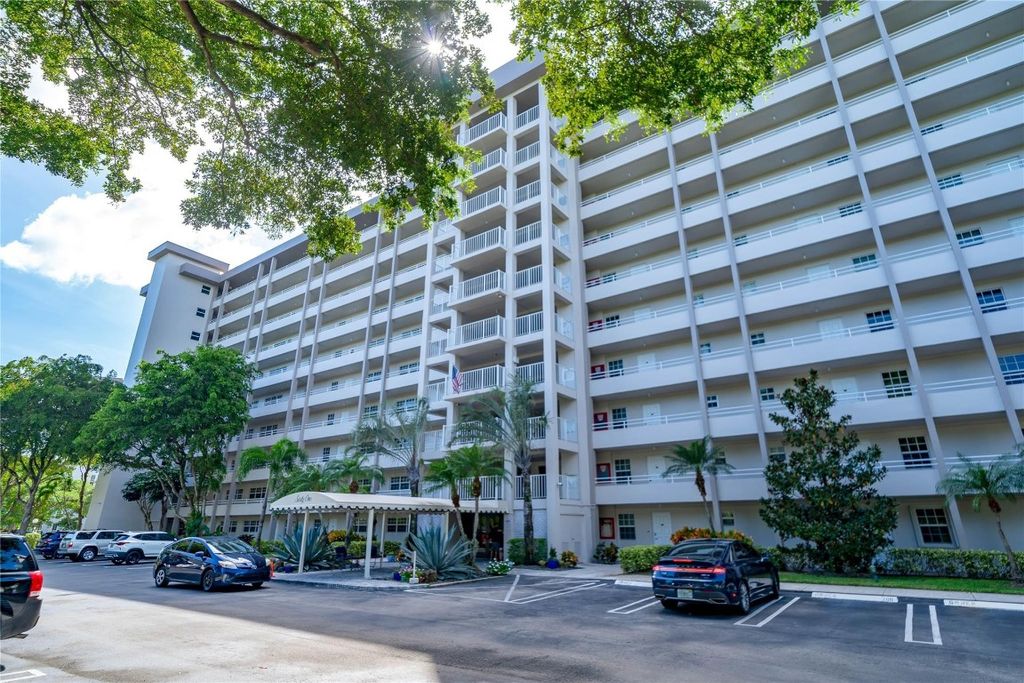 Photo of 575 Oaks Lane #505, Pompano Beach, FL 33069 (MLS # F10408054)