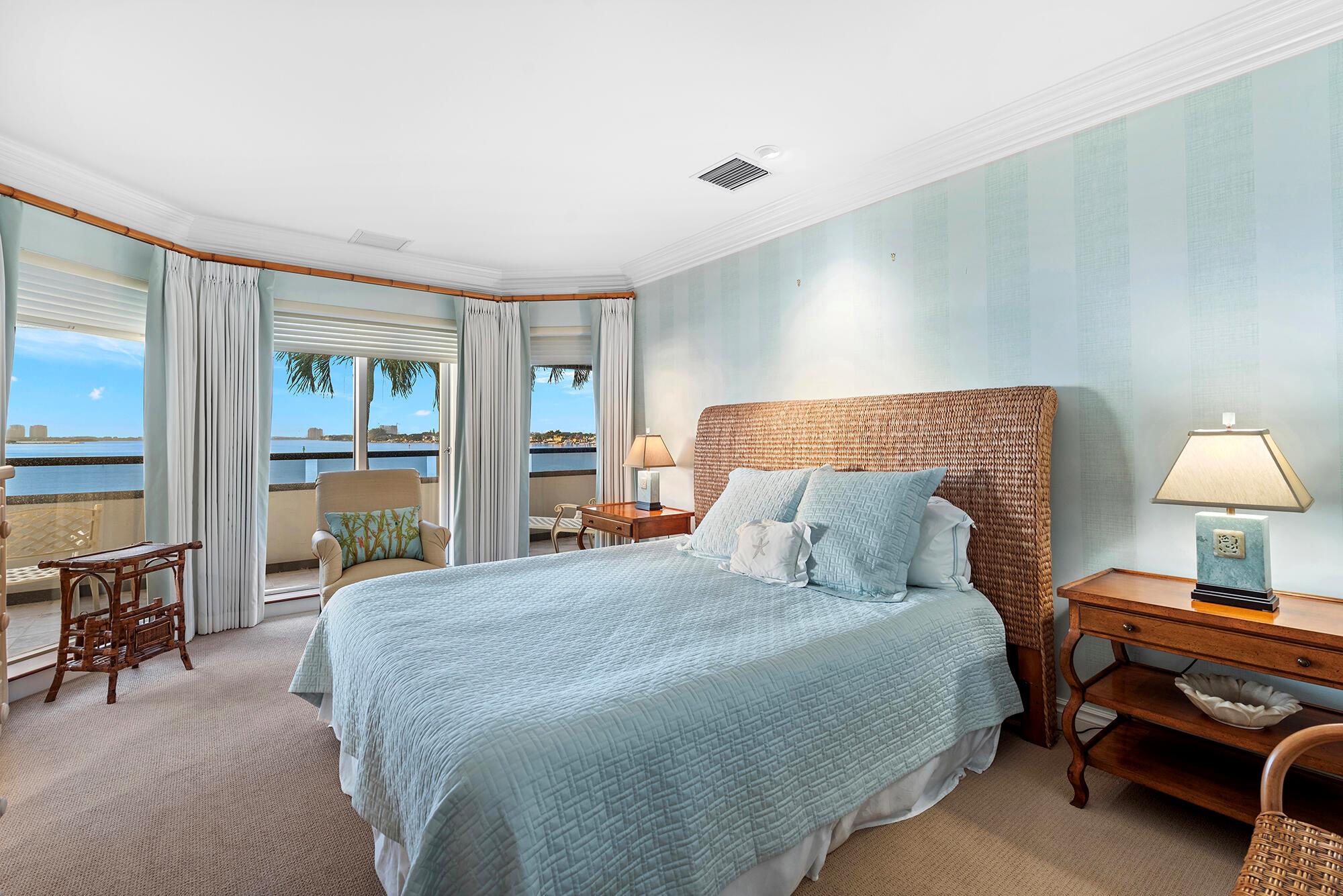 OLD PORT COVE LAKE POINT - Residential