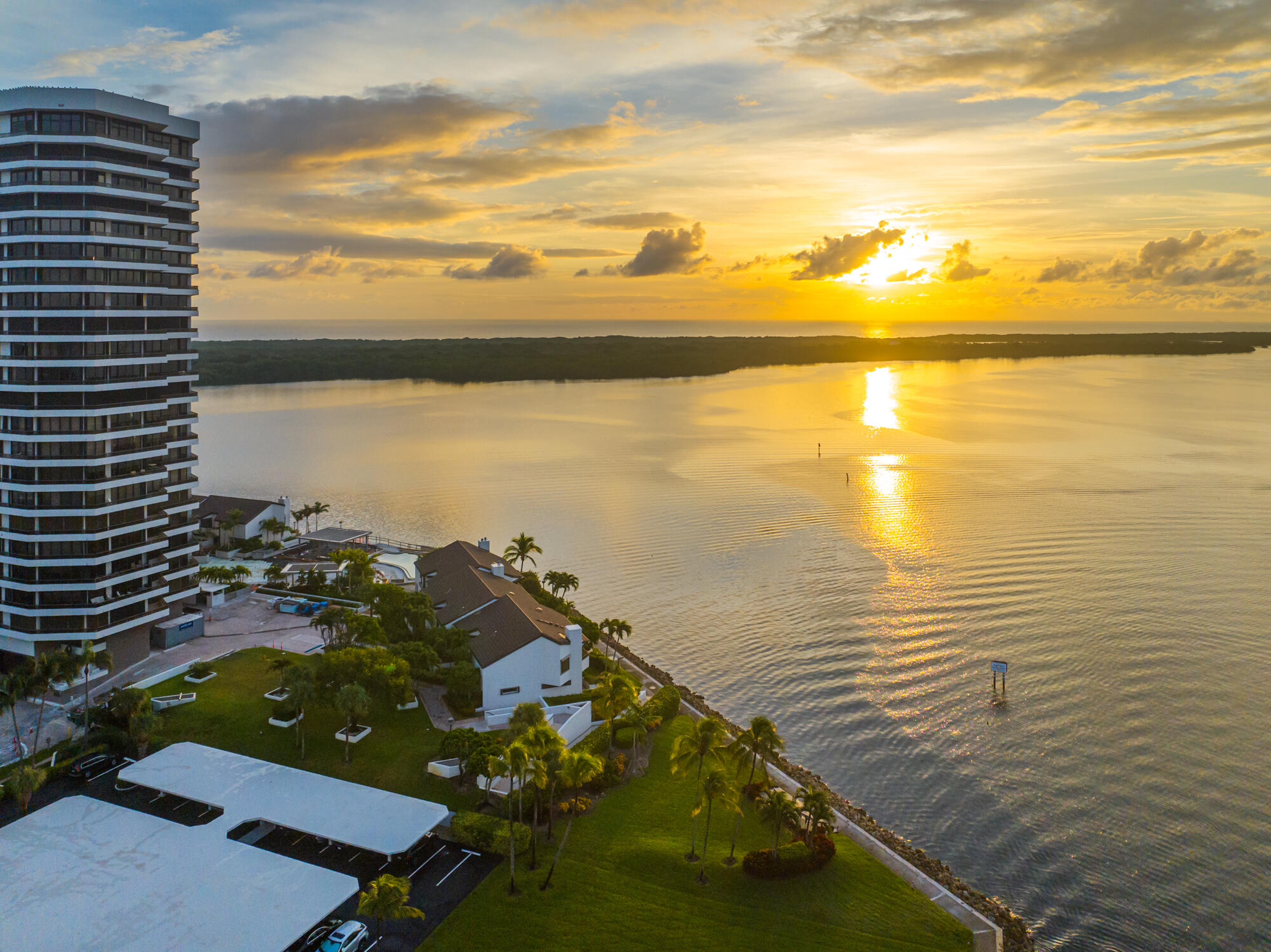 OLD PORT COVE LAKE POINT TOWER CONDO - Residential