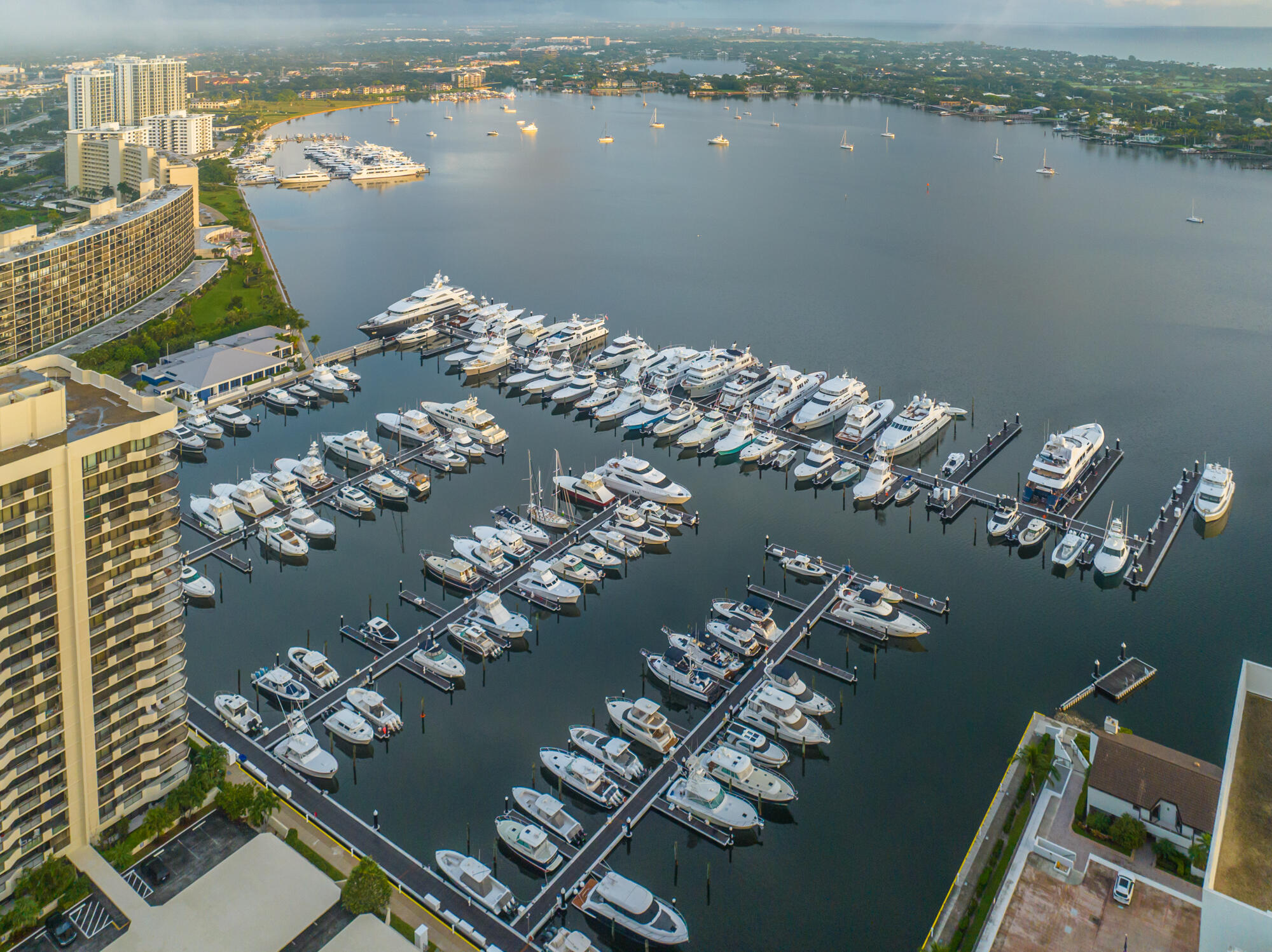 OLD PORT COVE LAKE POINT TOWER CONDO - Residential