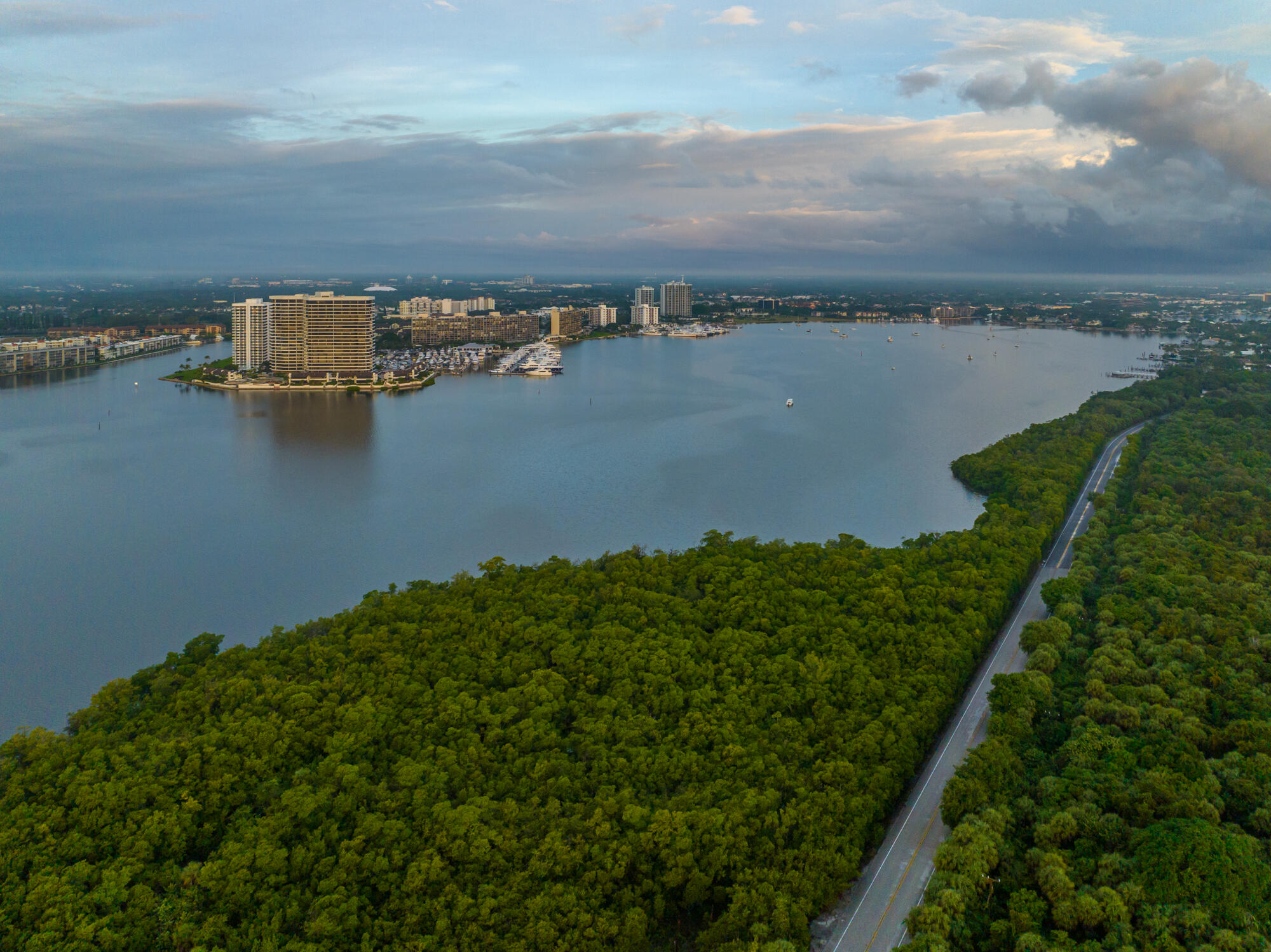 OLD PORT COVE LAKE POINT TOWER CONDO - Residential