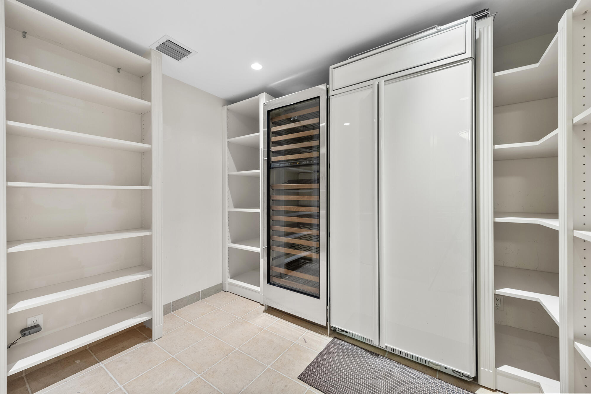 OLD PORT COVE LAKE POINT TOWER CONDO - Residential