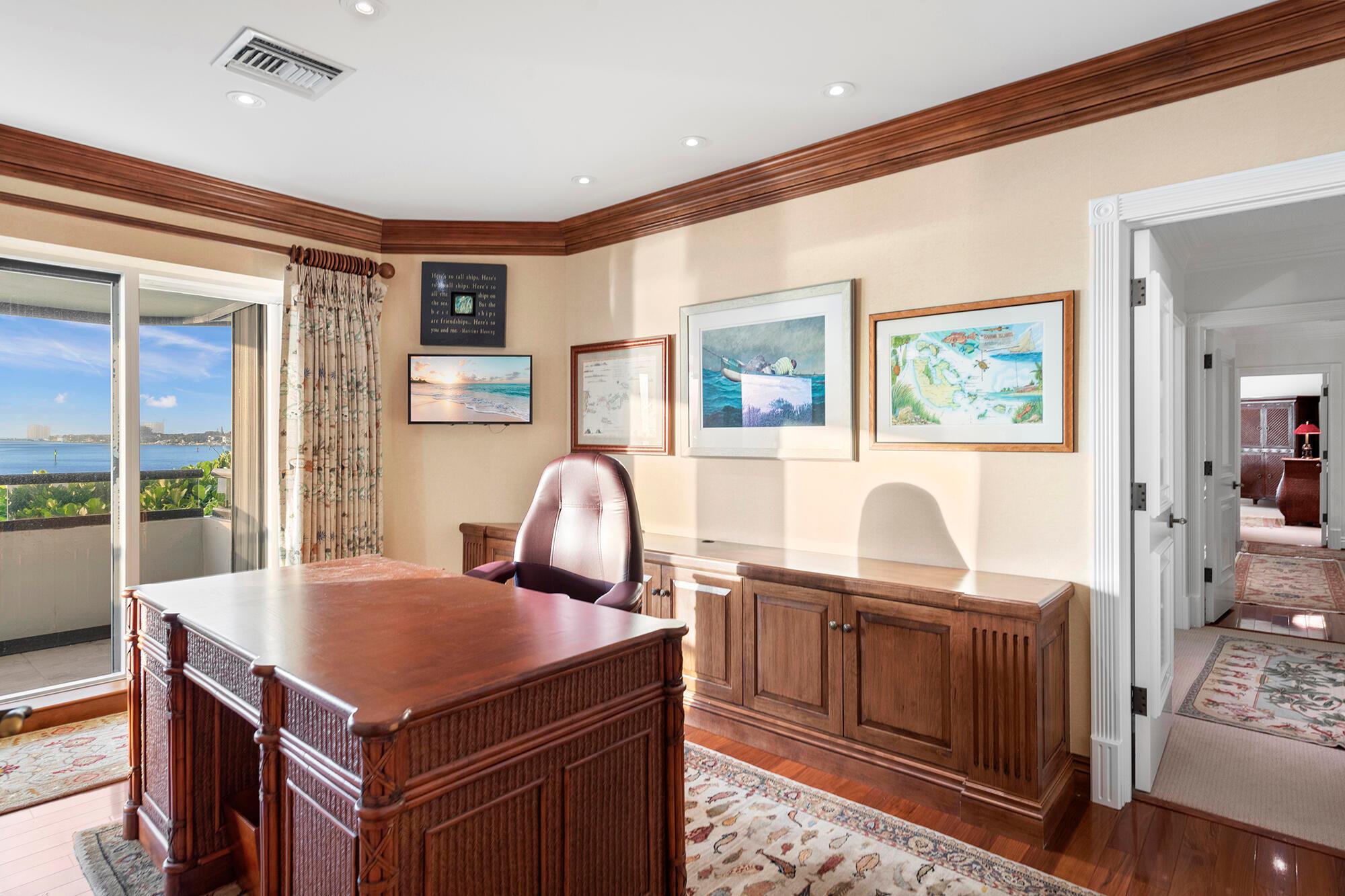 OLD PORT COVE LAKE POINT - Residential