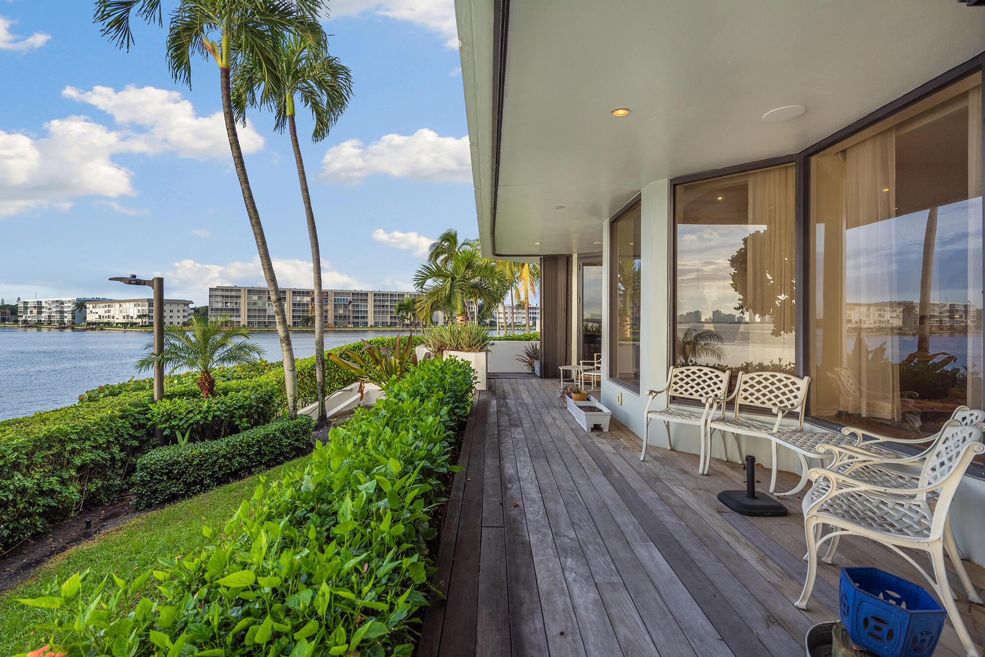 OLD PORT COVE LAKE POINT TOWER CONDO - Residential