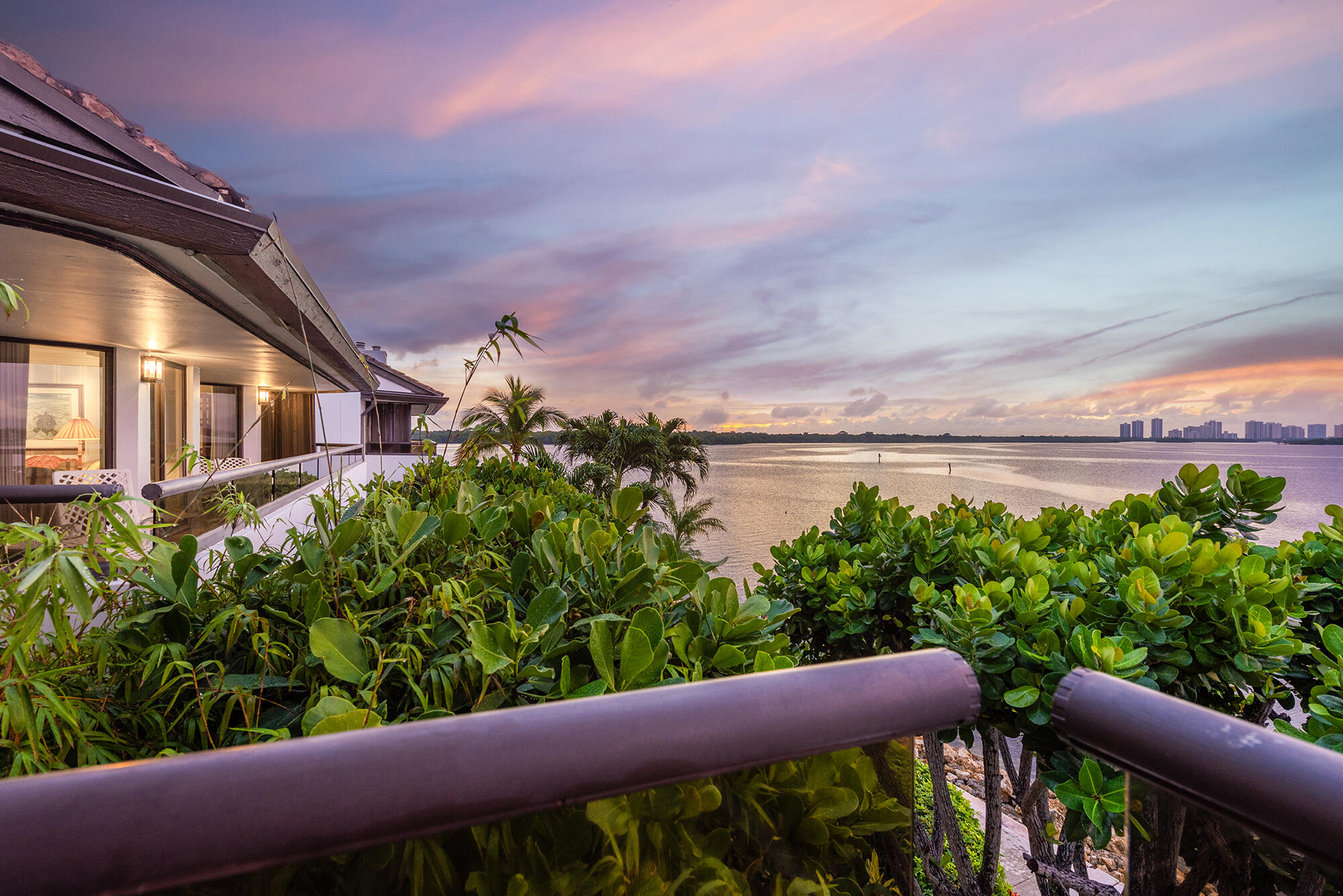 OLD PORT COVE LAKE POINT TOWER CONDO - Residential