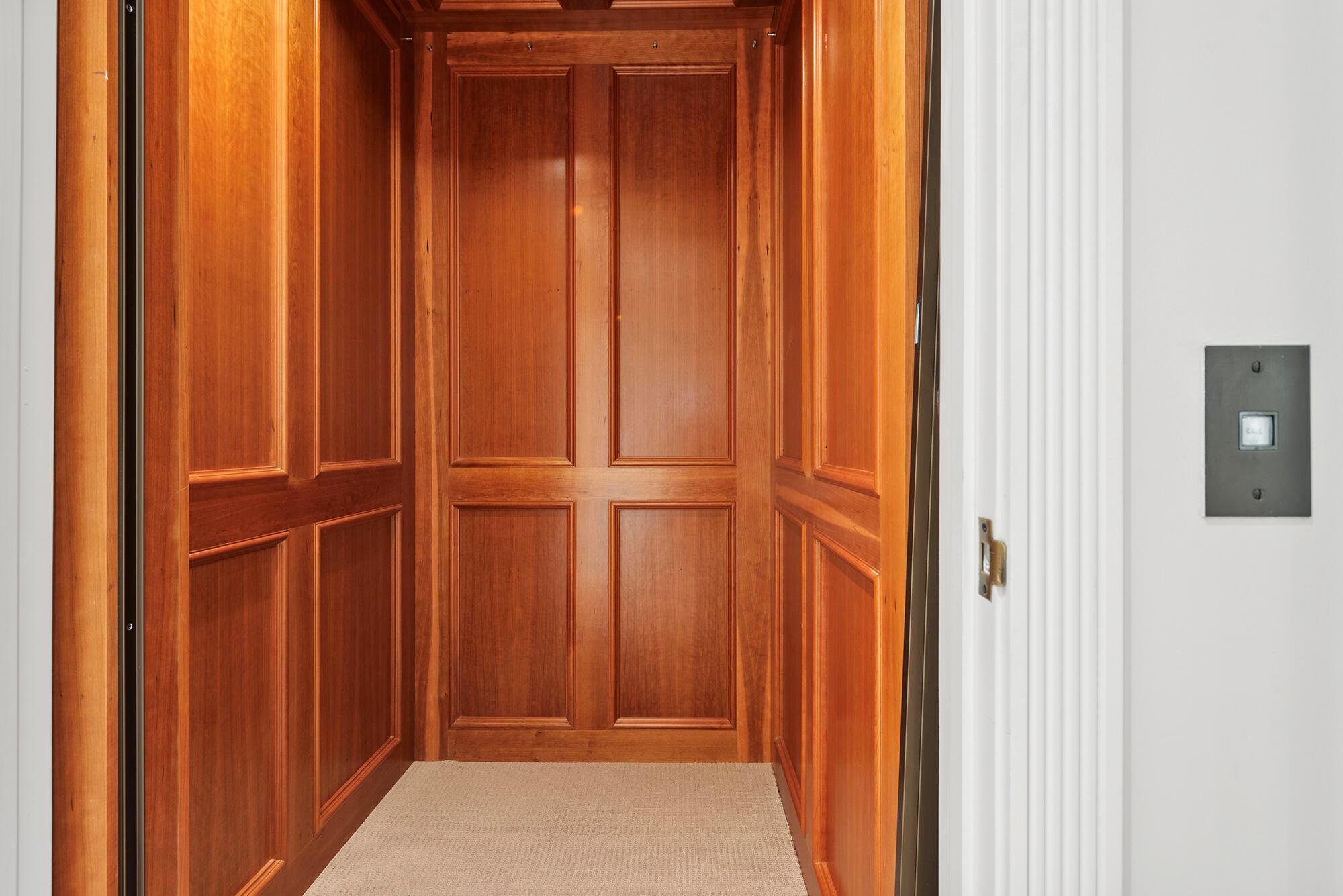 OLD PORT COVE LAKE POINT - Residential