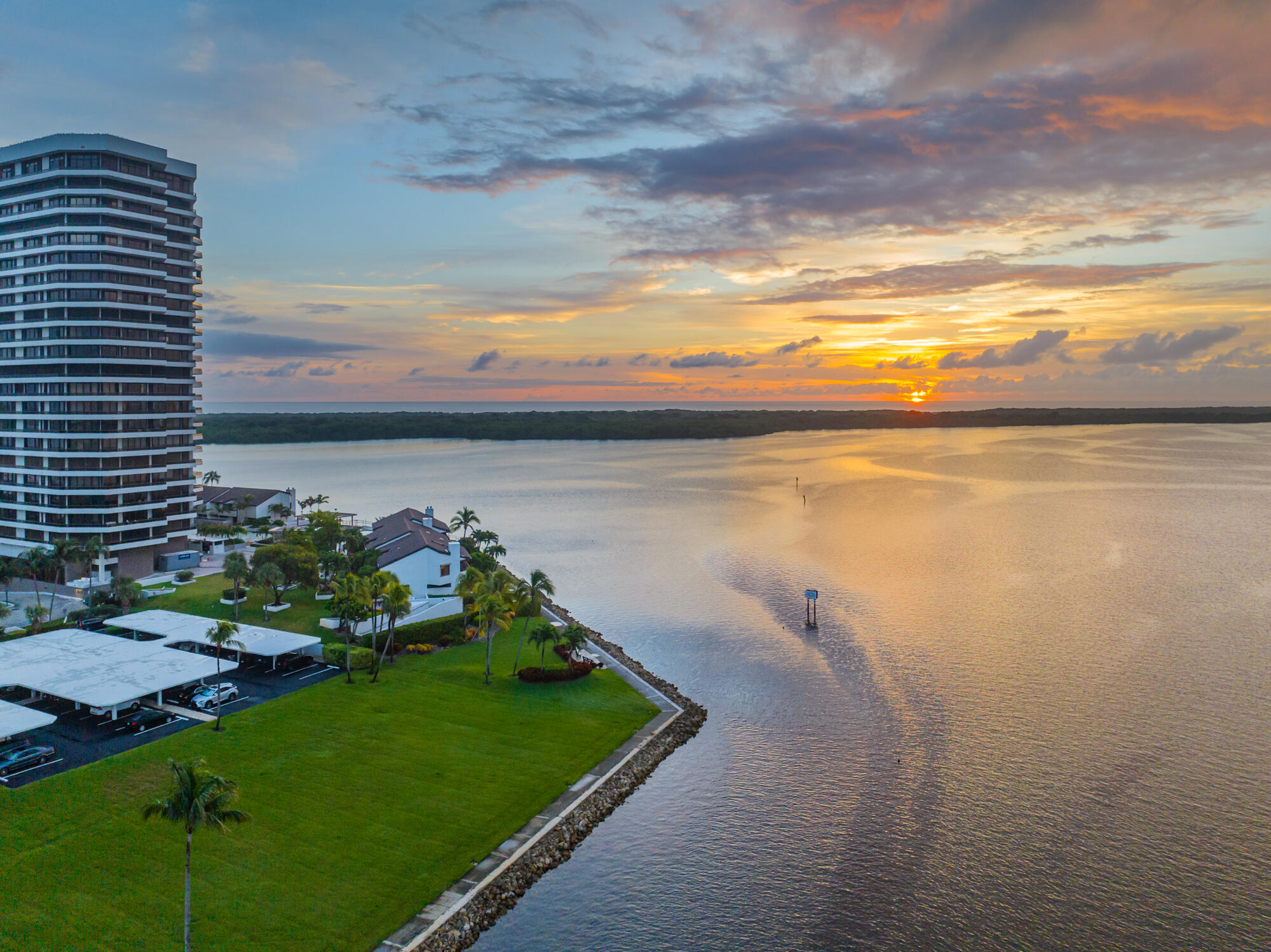 OLD PORT COVE LAKE POINT TOWER CONDO - Residential