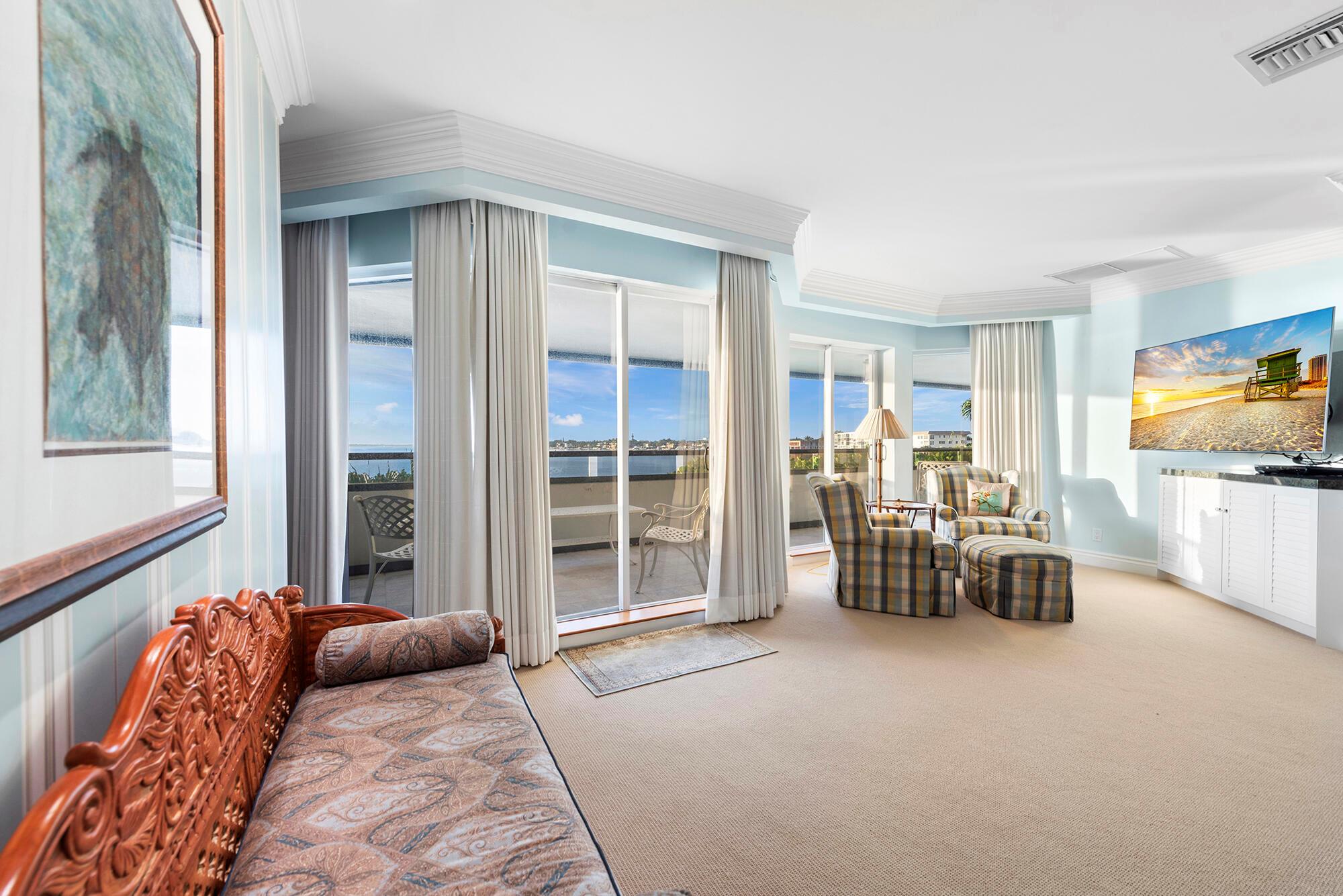 OLD PORT COVE LAKE POINT - Residential