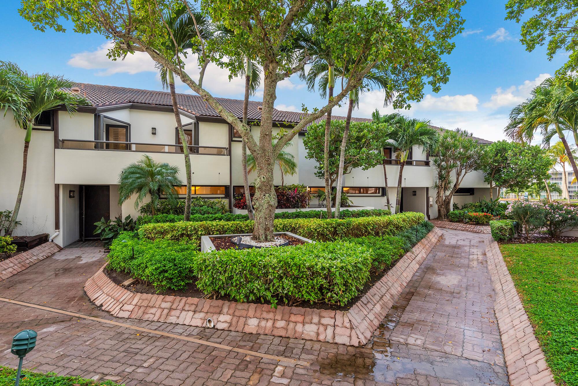 OLD PORT COVE LAKE POINT - Residential