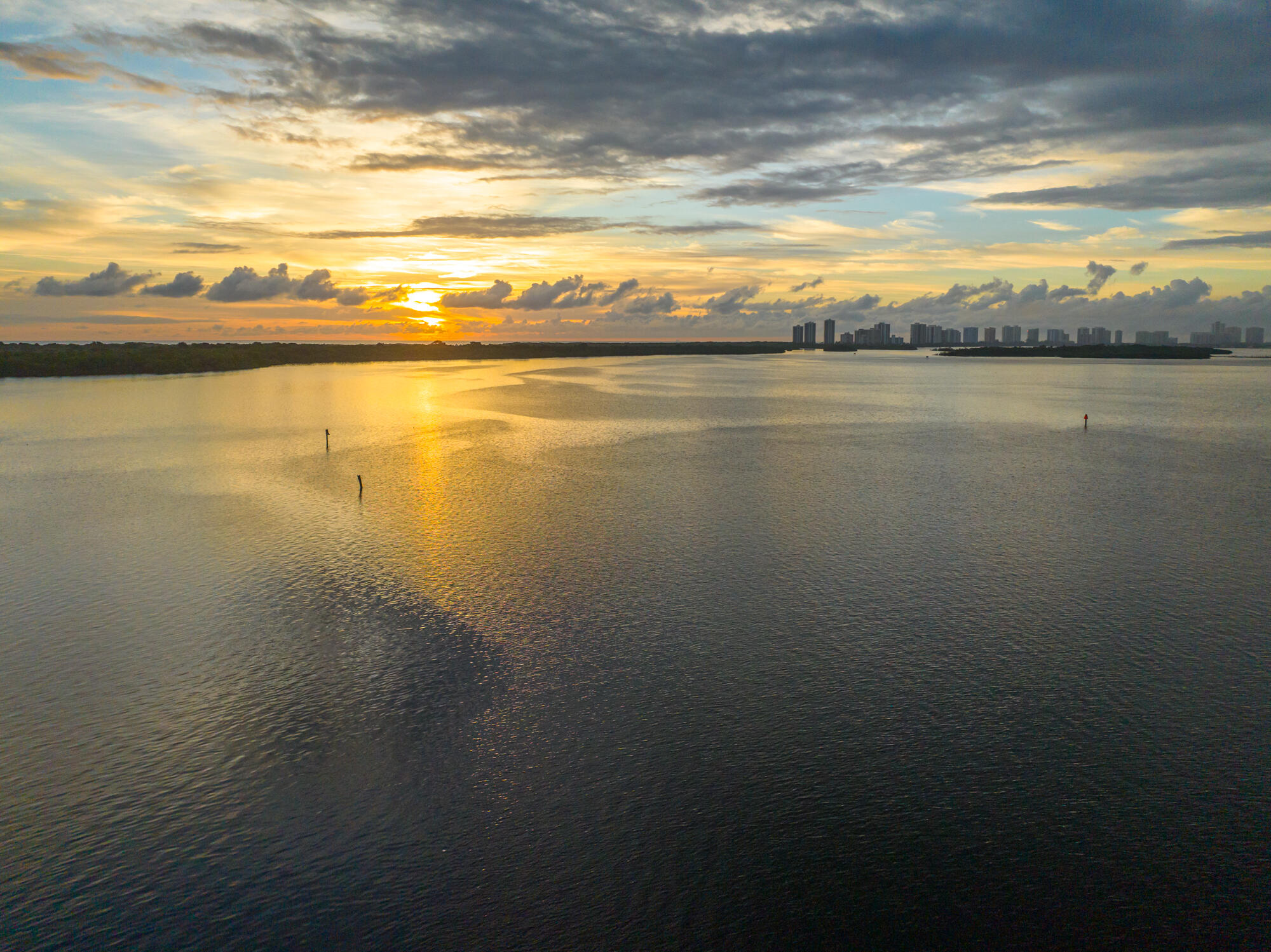 OLD PORT COVE LAKE POINT TOWER CONDO - Residential