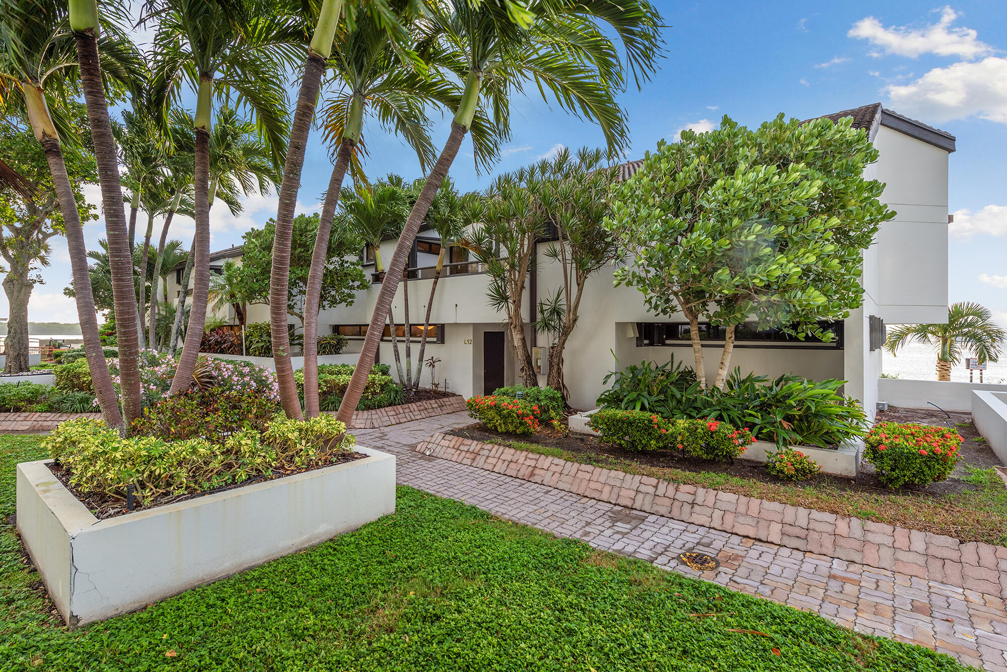 OLD PORT COVE LAKE POINT TOWER CONDO - Residential