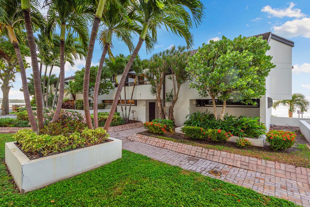 Photo of 100 Lakeshore Drive #L11, North Palm Beach, FL 33408 (MLS # R10936613)