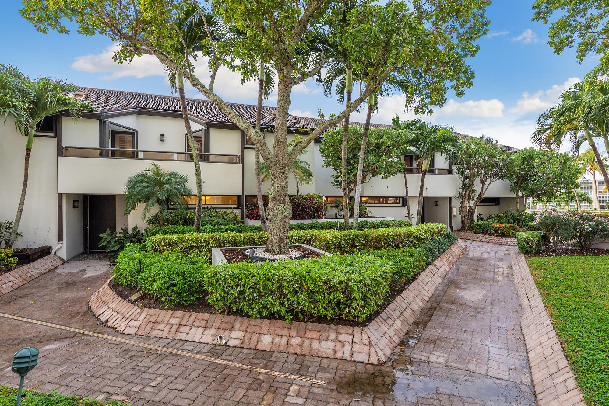 OLD PORT COVE LAKE POINT TOWER CONDO - Residential