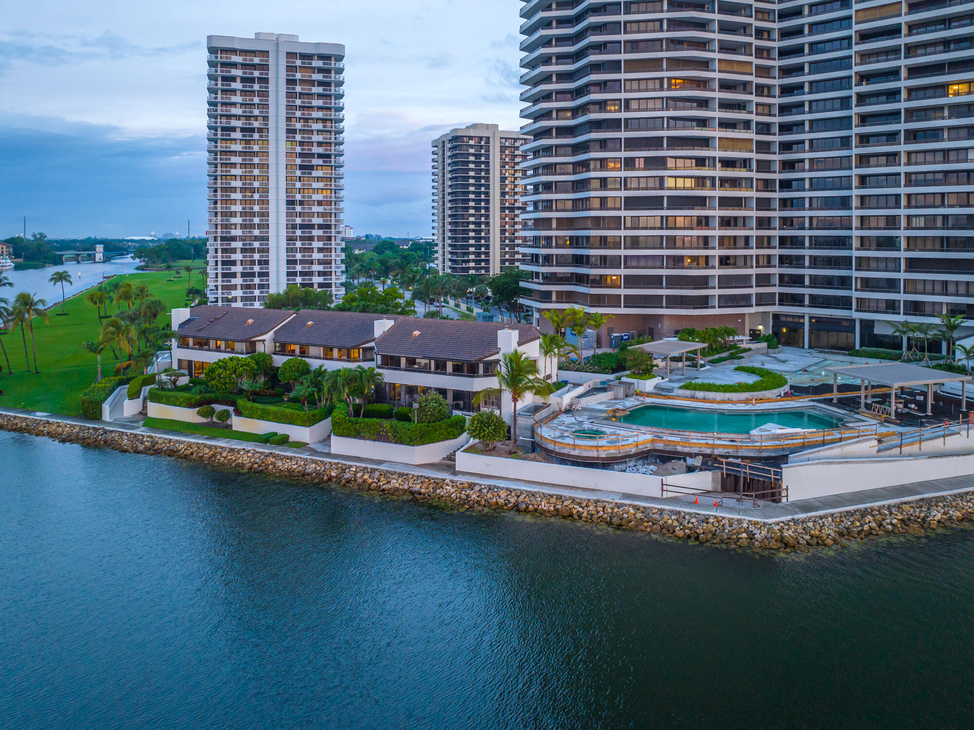 OLD PORT COVE LAKE POINT TOWER CONDO - Residential
