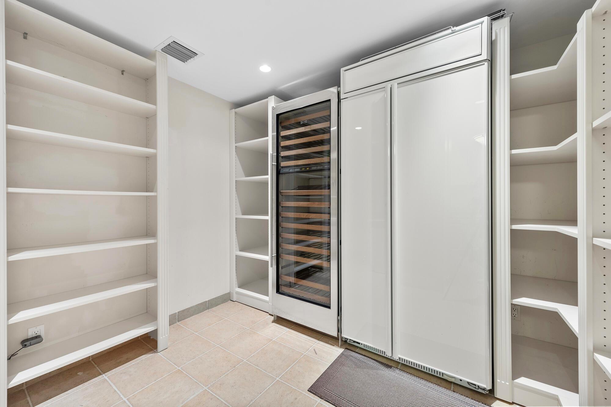 OLD PORT COVE LAKE POINT - Residential