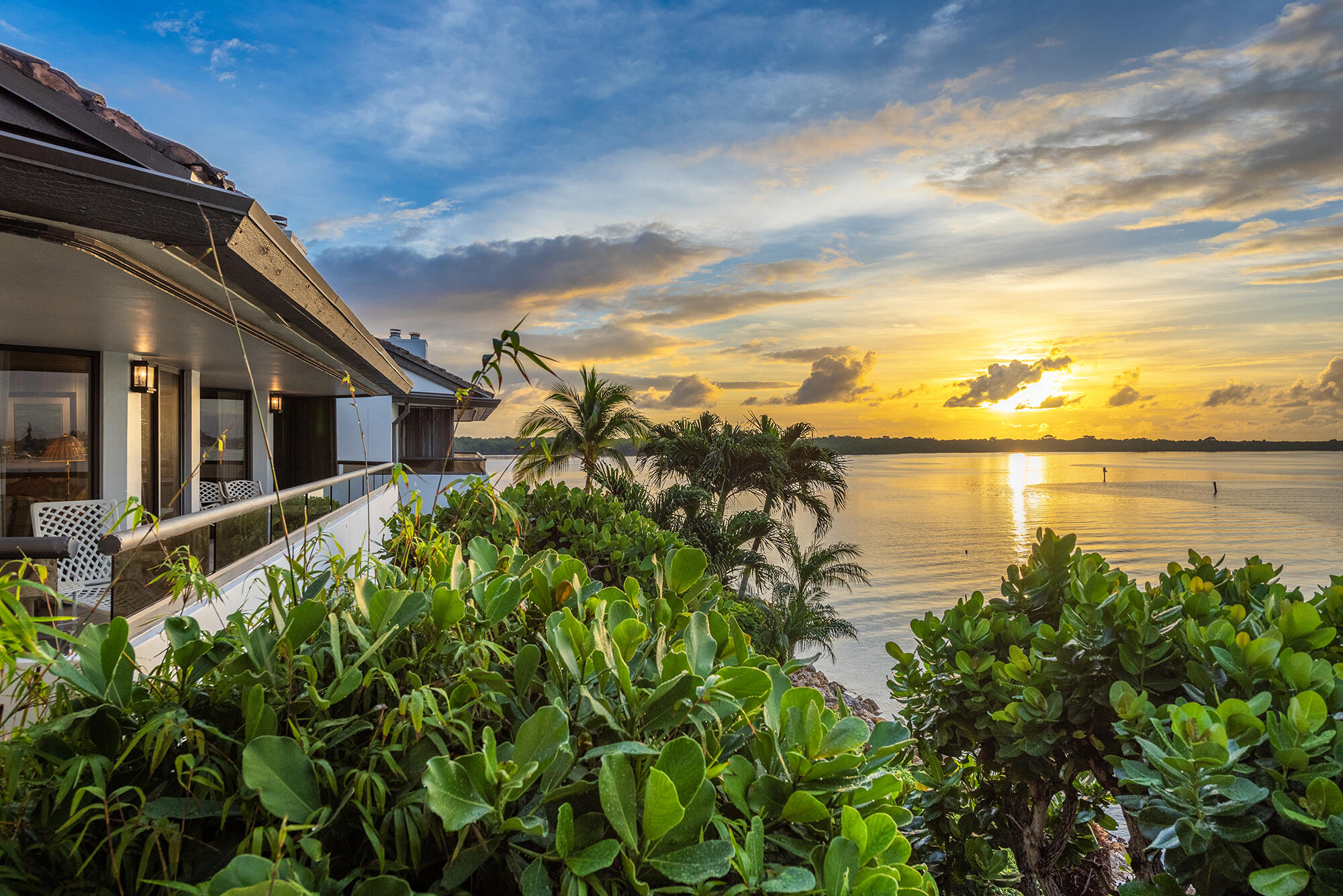 OLD PORT COVE LAKE POINT TOWER CONDO - Residential