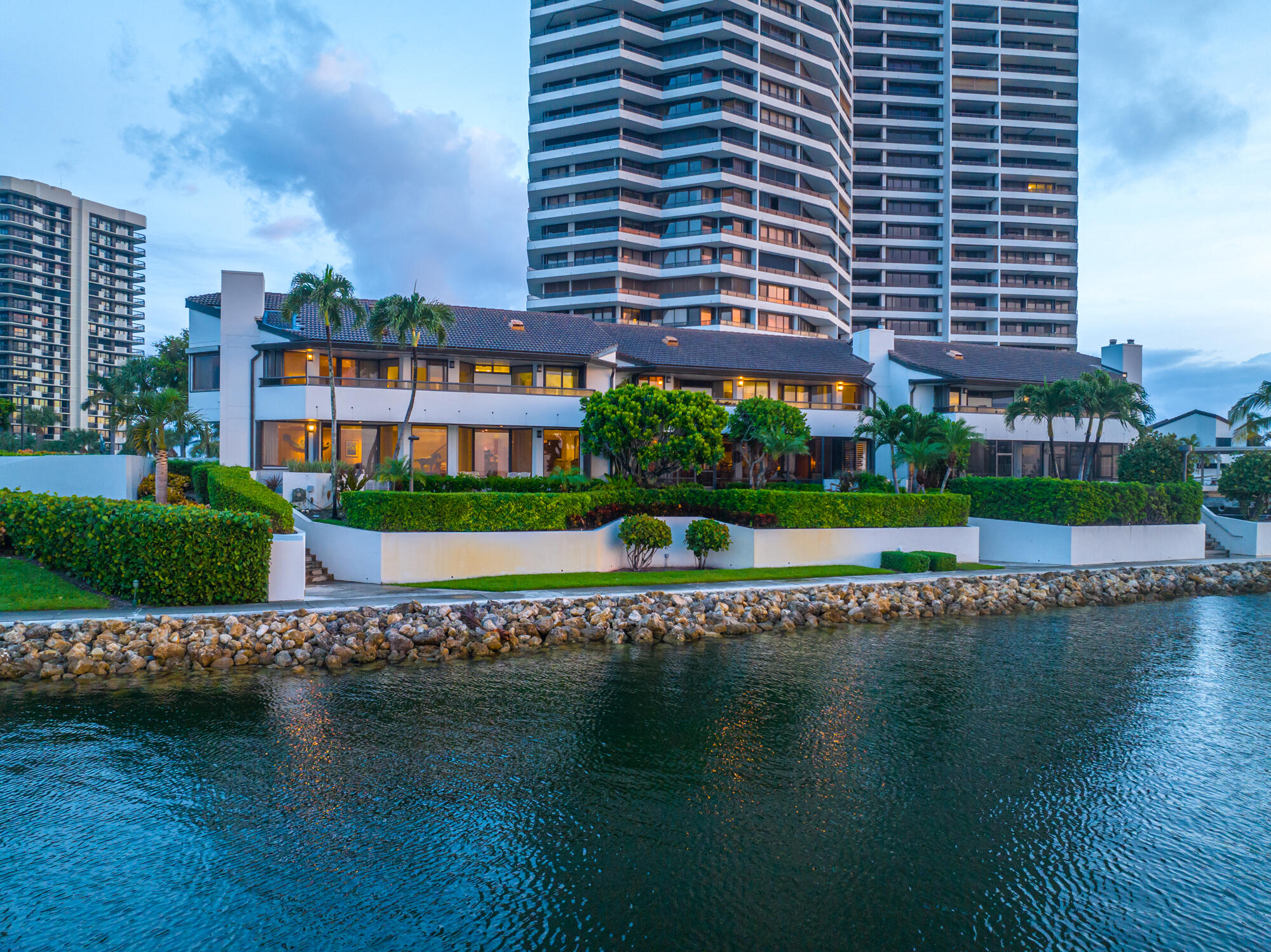 OLD PORT COVE LAKE POINT TOWER CONDO - Residential