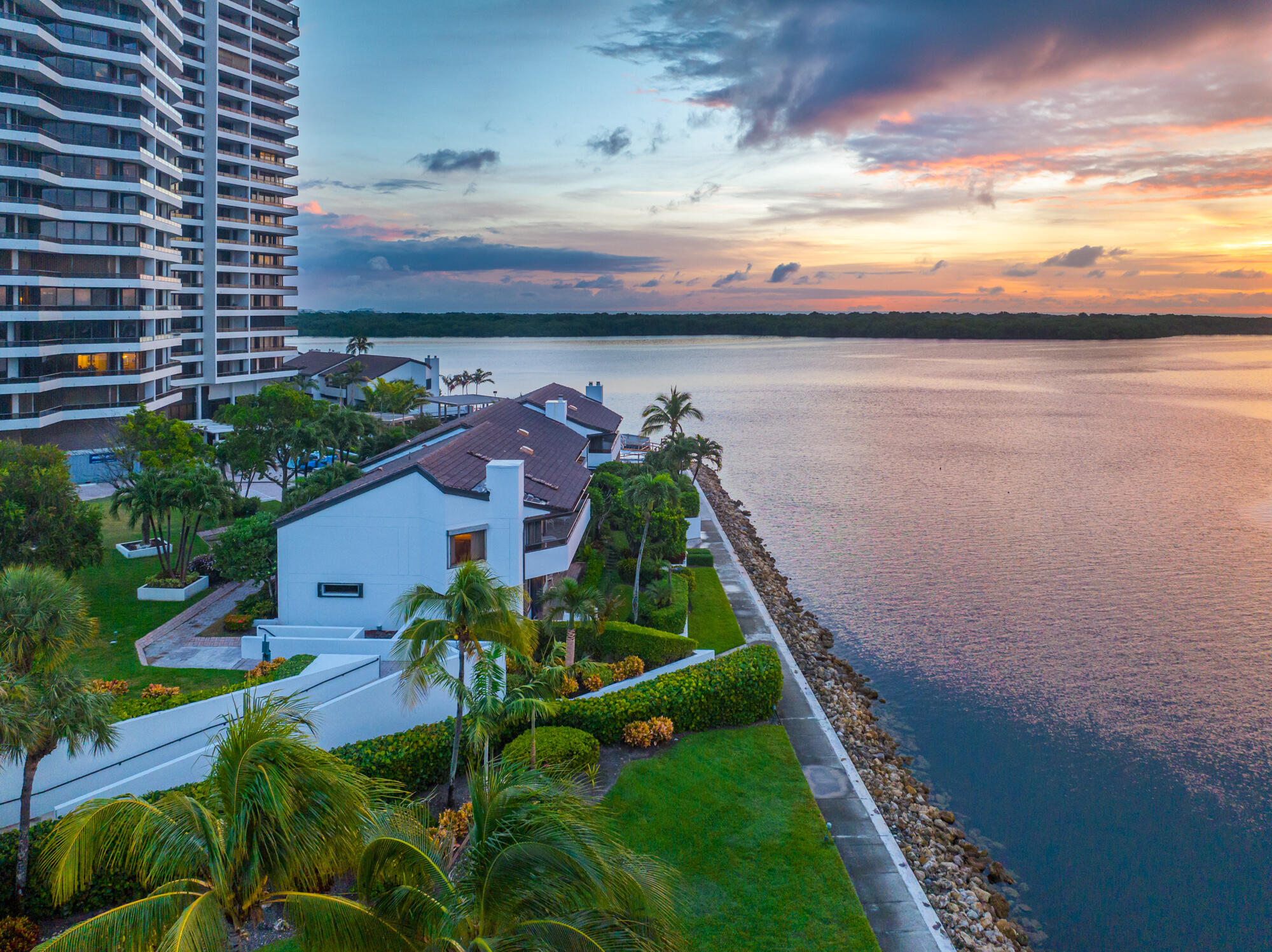 OLD PORT COVE LAKE POINT TOWER CONDO - Residential