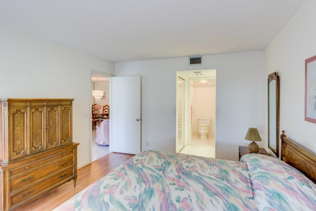 CENTURY VILLAGE IVANHOE E - Residential