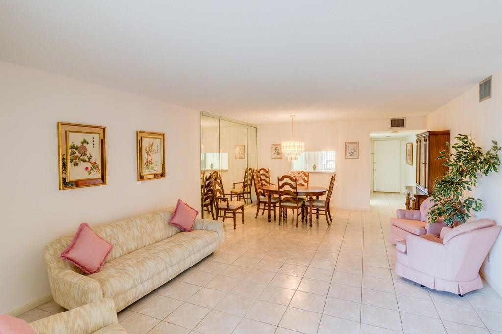 CENTURY VILLAGE IVANHOE E - Residential