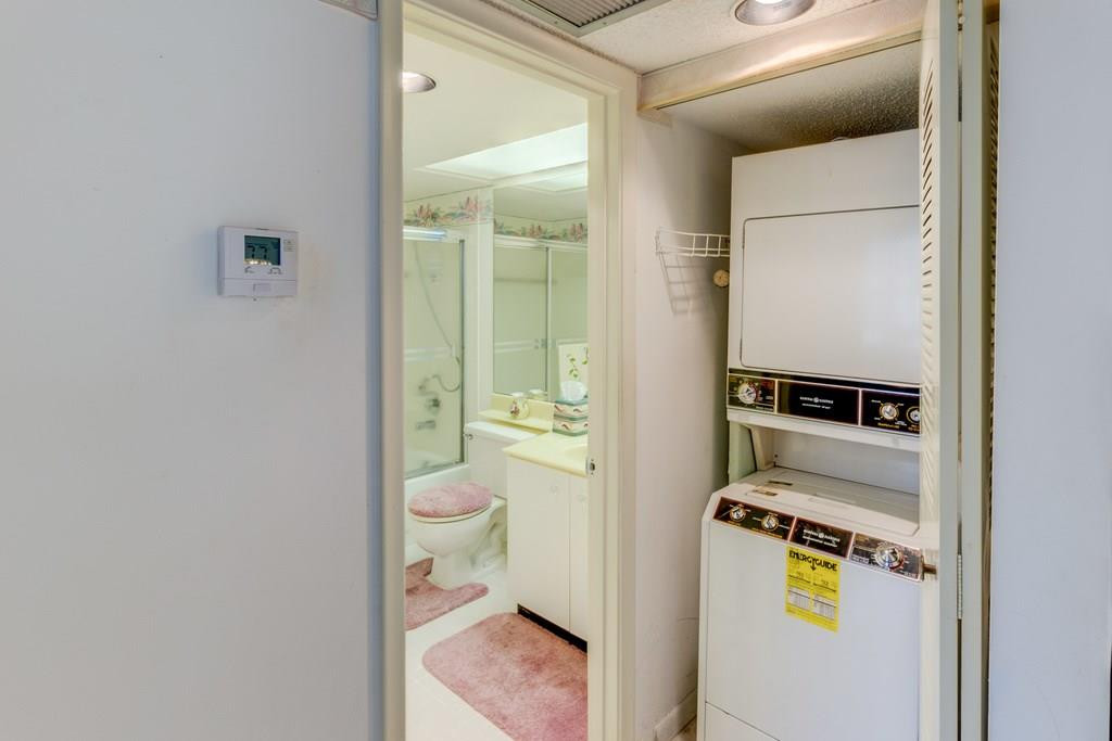 CENTURY VILLAGE IVANHOE E - Residential