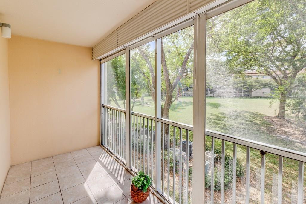 CENTURY VILLAGE IVANHOE E - Residential