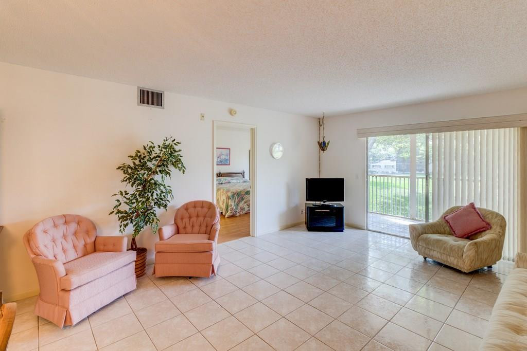 CENTURY VILLAGE IVANHOE E - Residential