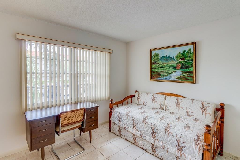 CENTURY VILLAGE IVANHOE E - Residential