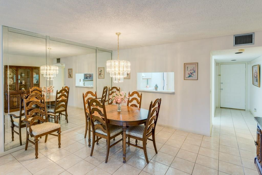 CENTURY VILLAGE IVANHOE E - Residential