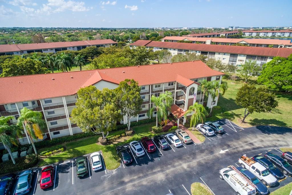 CENTURY VILLAGE IVANHOE E - Residential