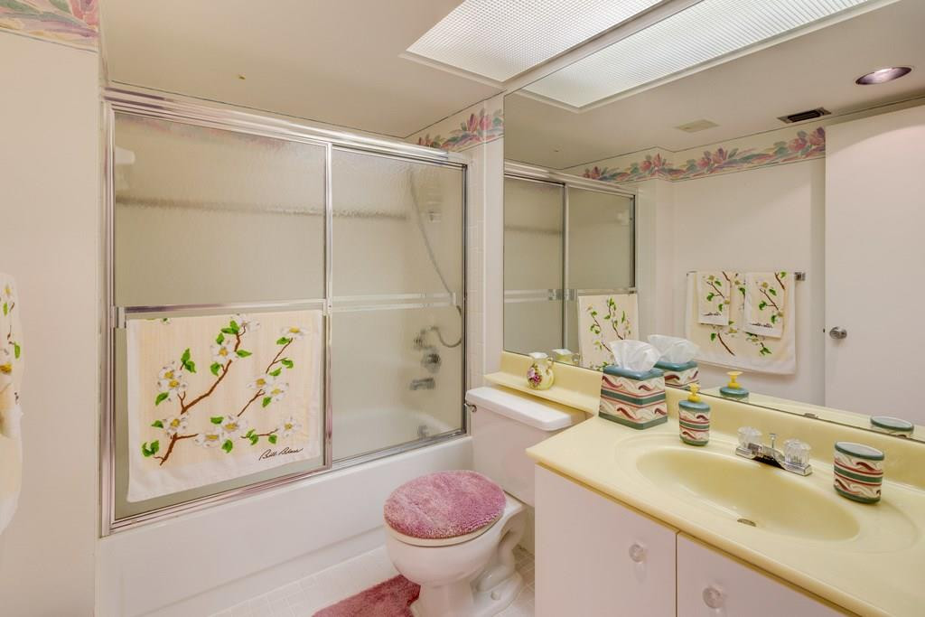 CENTURY VILLAGE IVANHOE E - Residential