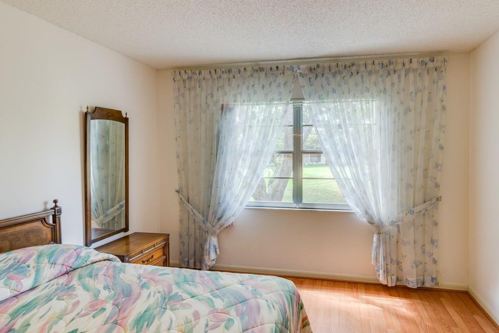 CENTURY VILLAGE IVANHOE E - Residential