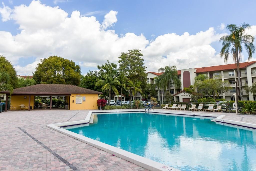 CENTURY VILLAGE IVANHOE E - Residential