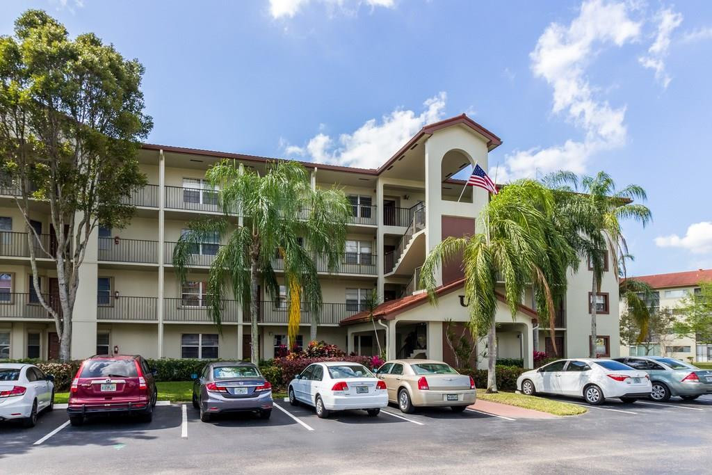 CENTURY VILLAGE IVANHOE E - Residential