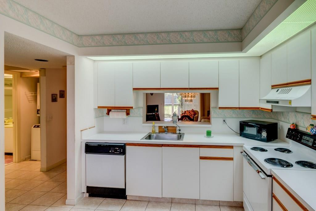 CENTURY VILLAGE IVANHOE E - Residential