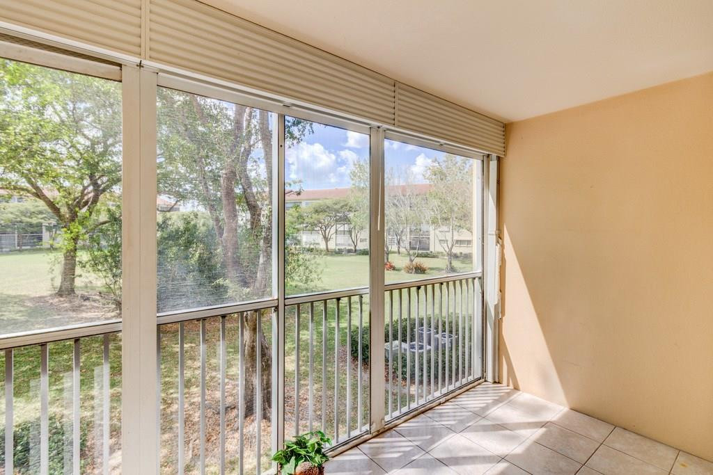 CENTURY VILLAGE IVANHOE E - Residential