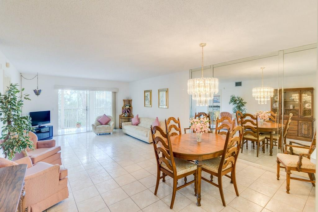 CENTURY VILLAGE IVANHOE E - Residential