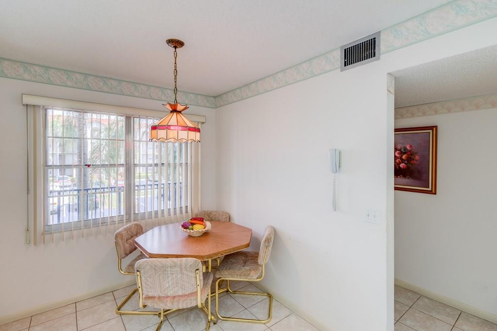 CENTURY VILLAGE IVANHOE E - Residential