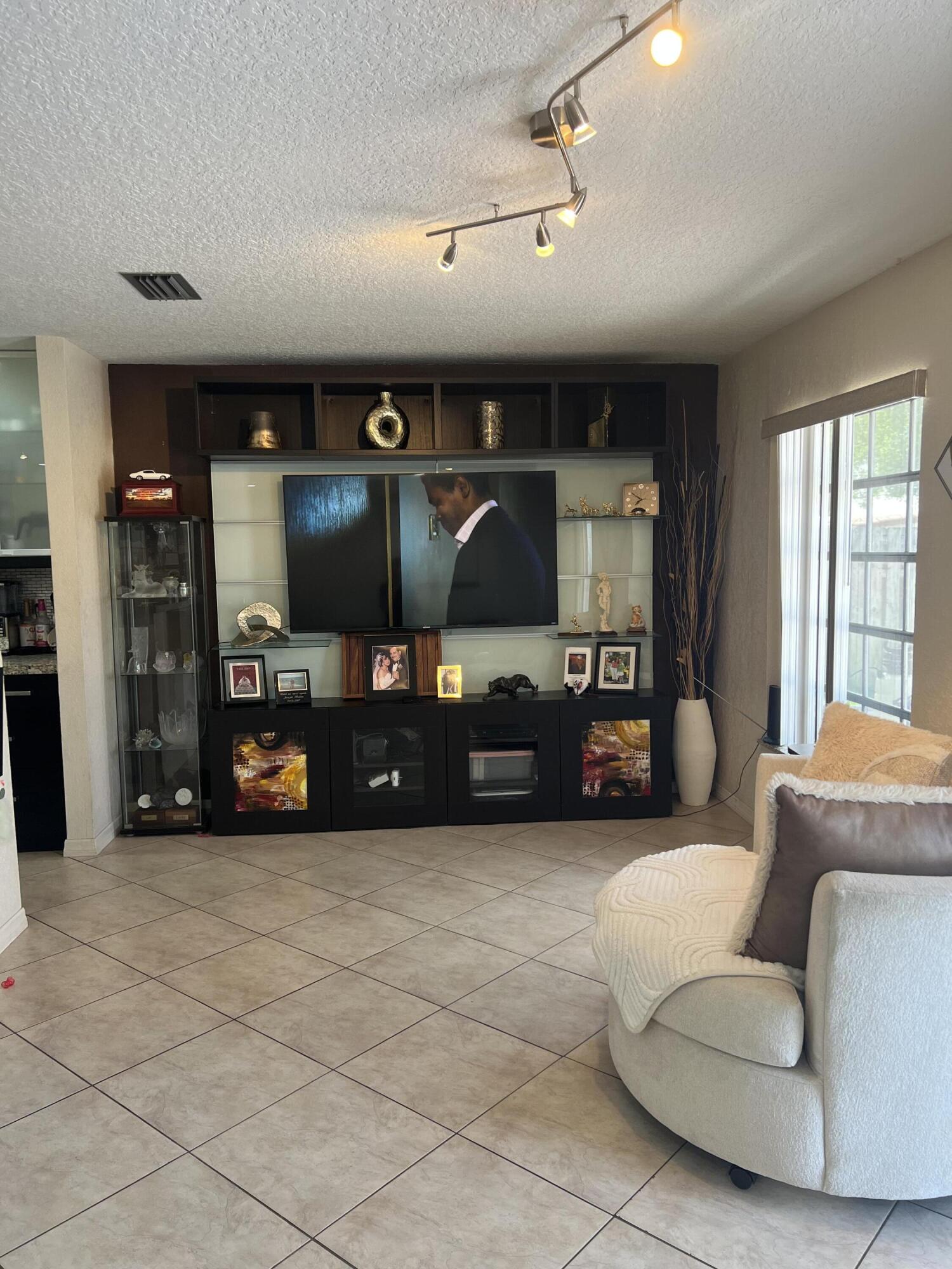 CORAL SPRINGS VILLAGE GREEN - Residential Income