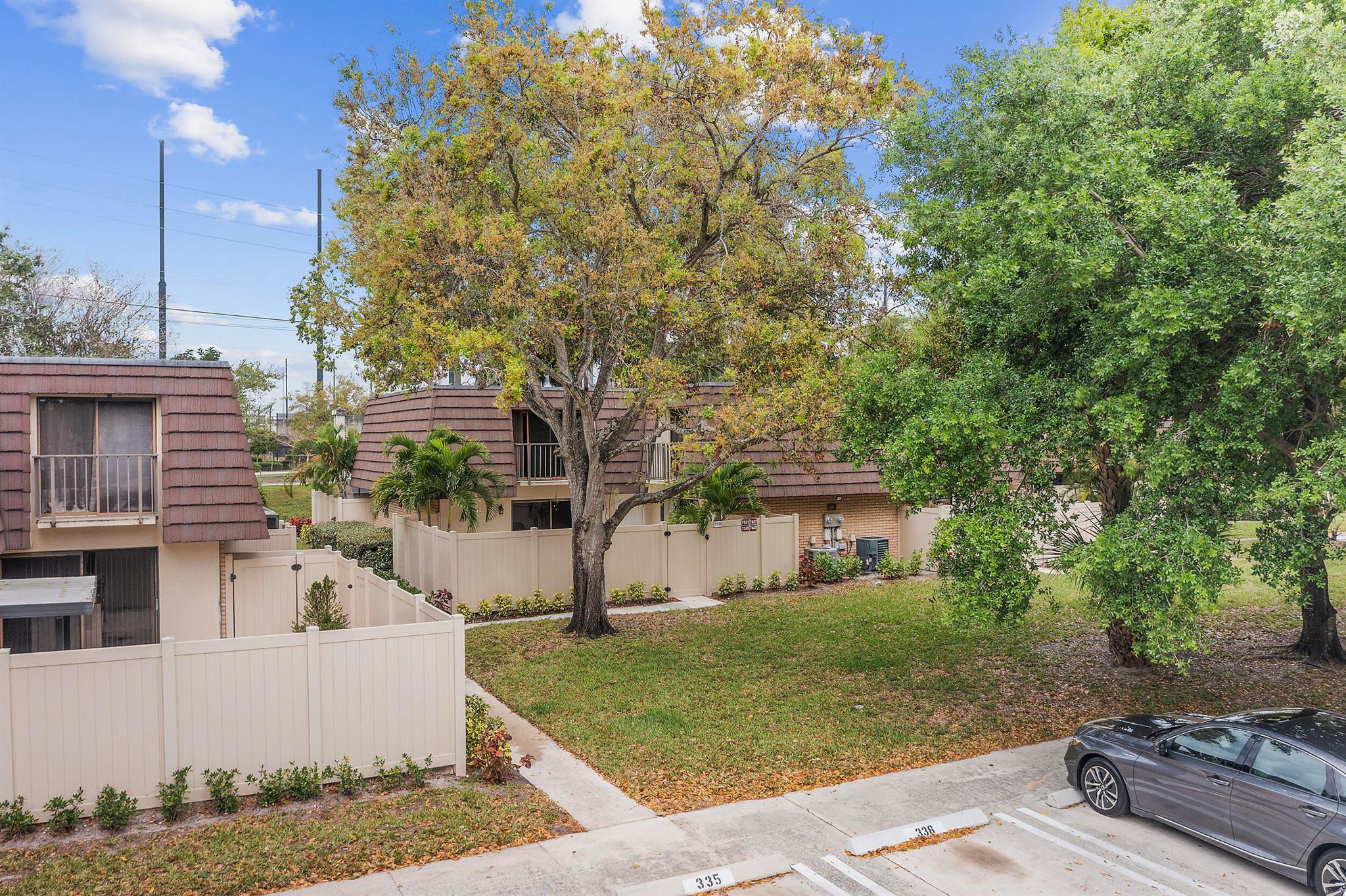 HERITAGE VILLAGE OF P B L - Residential