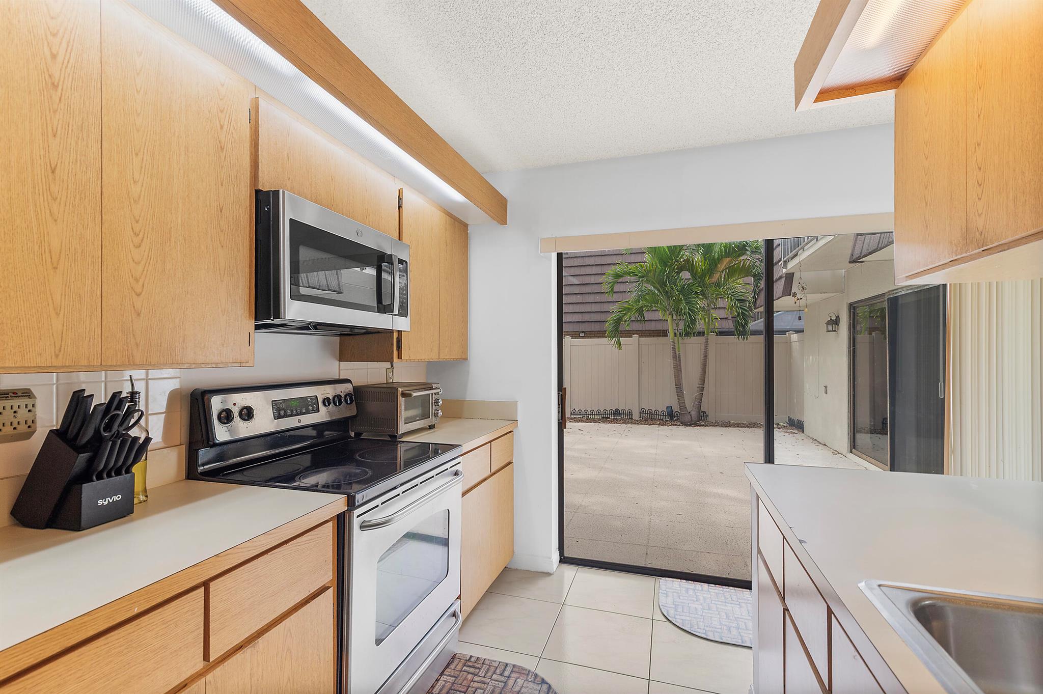 HERITAGE VILLAGE OF P B L - Residential