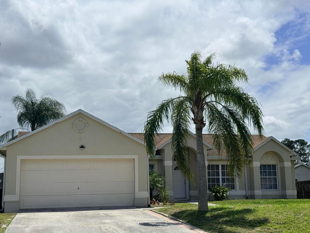 Photo of 1044 SW Payne Avenue, Port Saint Lucie, FL 34953 (MLS # B26017481)