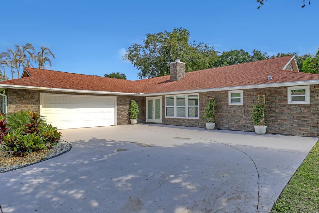 Photo of 6185 White Oak Court, Jupiter, FL 33458 (MLS # B26046254)