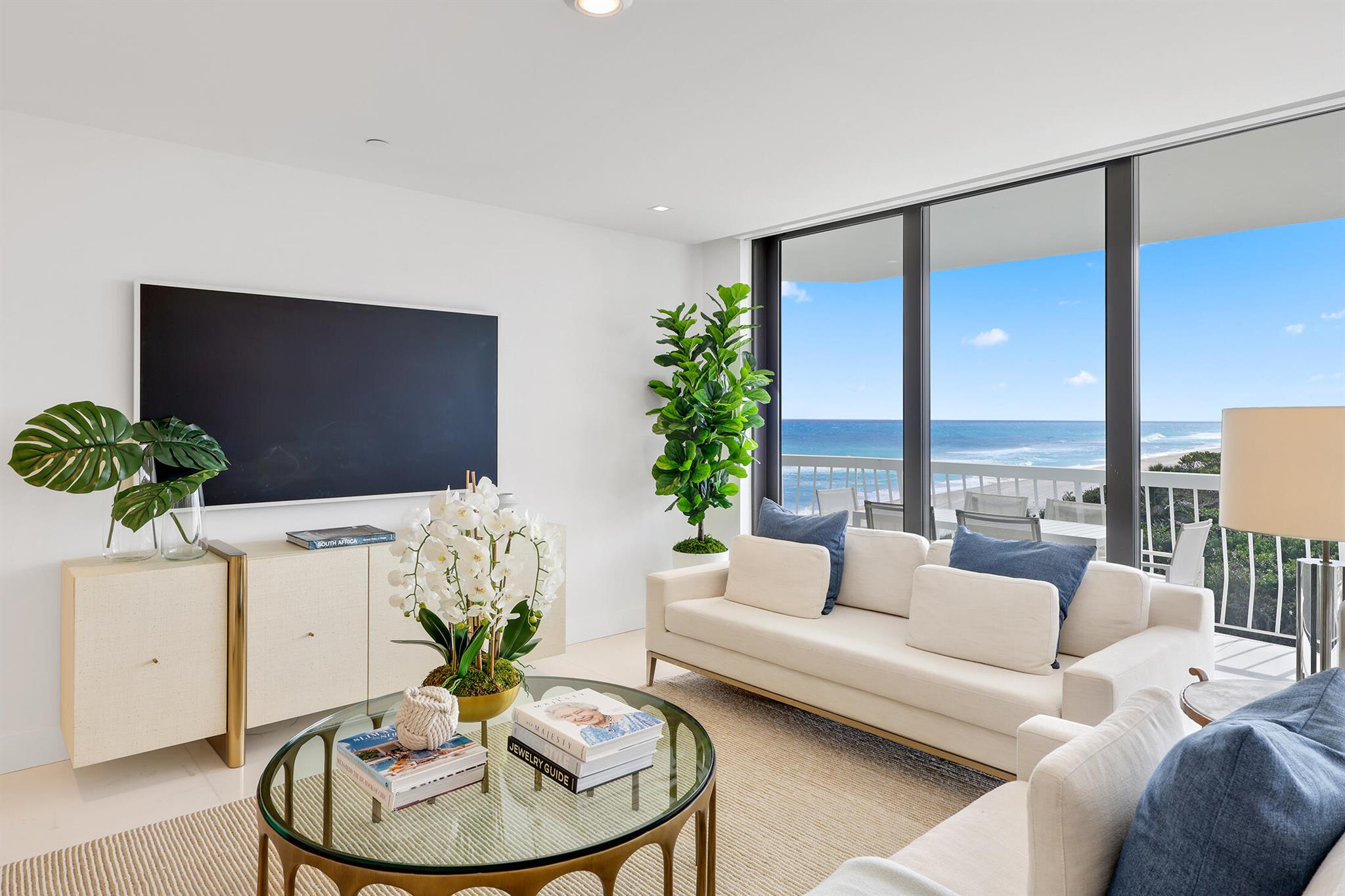 TWENTY ONE HUNDRED CONDO - Residential