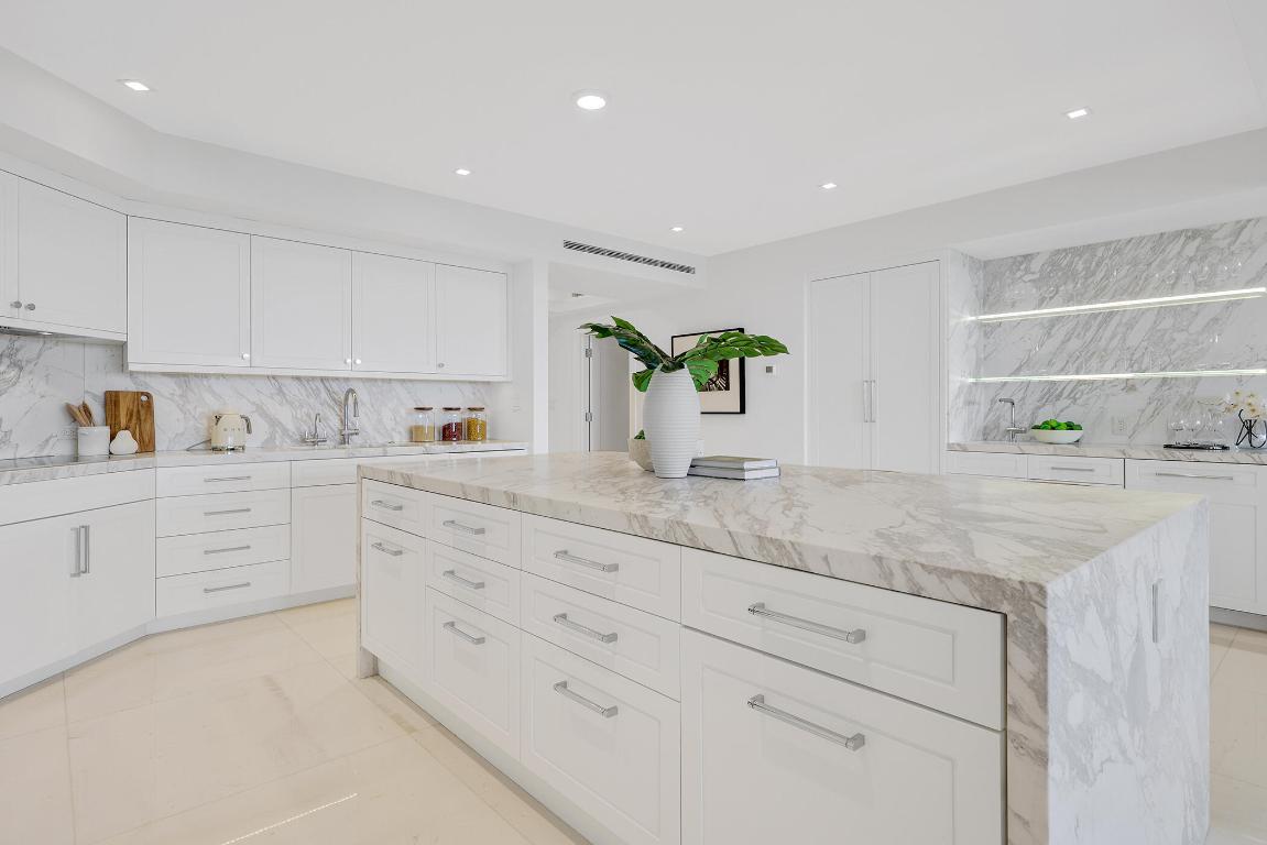 TWENTY ONE HUNDRED CONDO - Residential