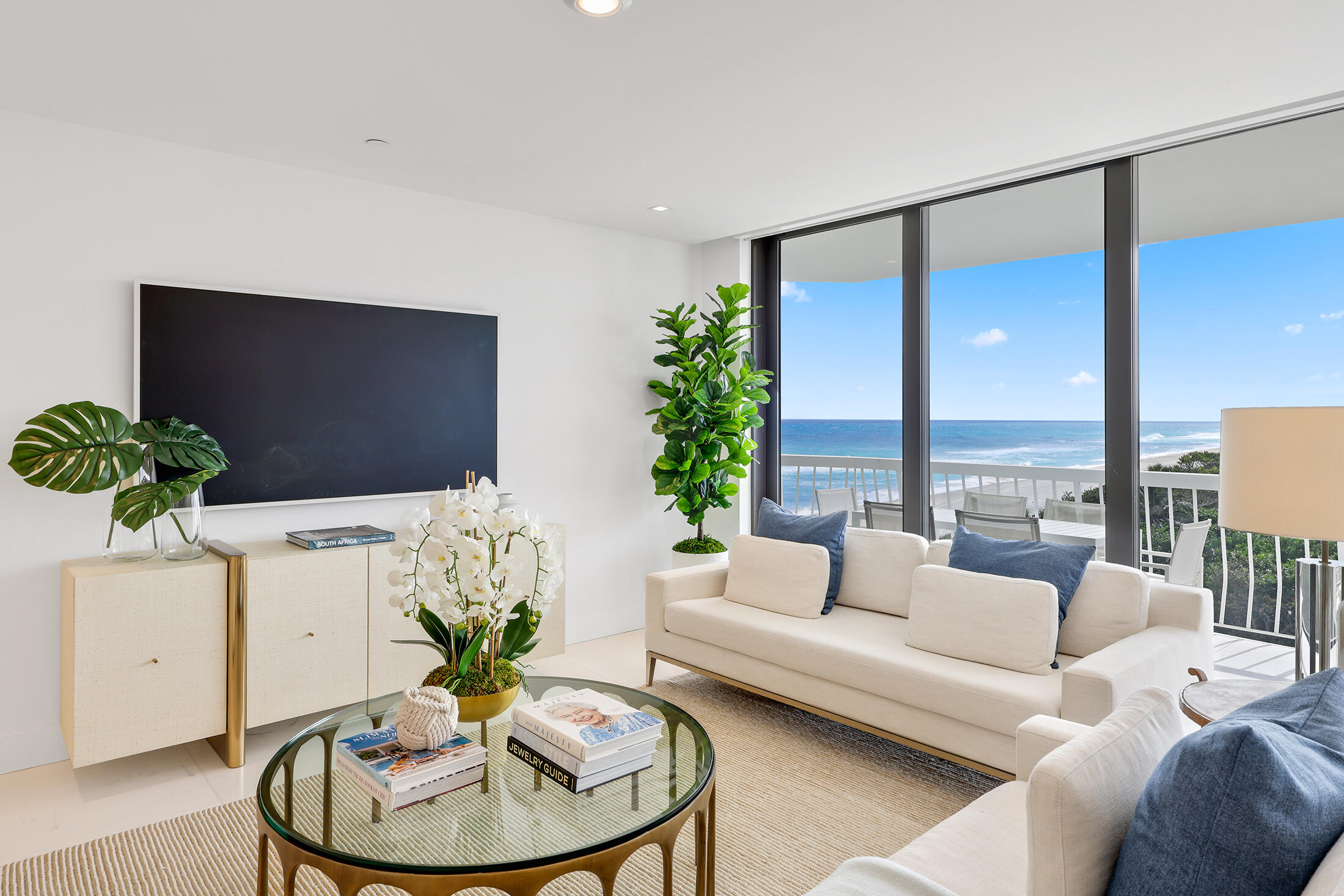 TWENTY ONE HUNDRED CONDO - Residential