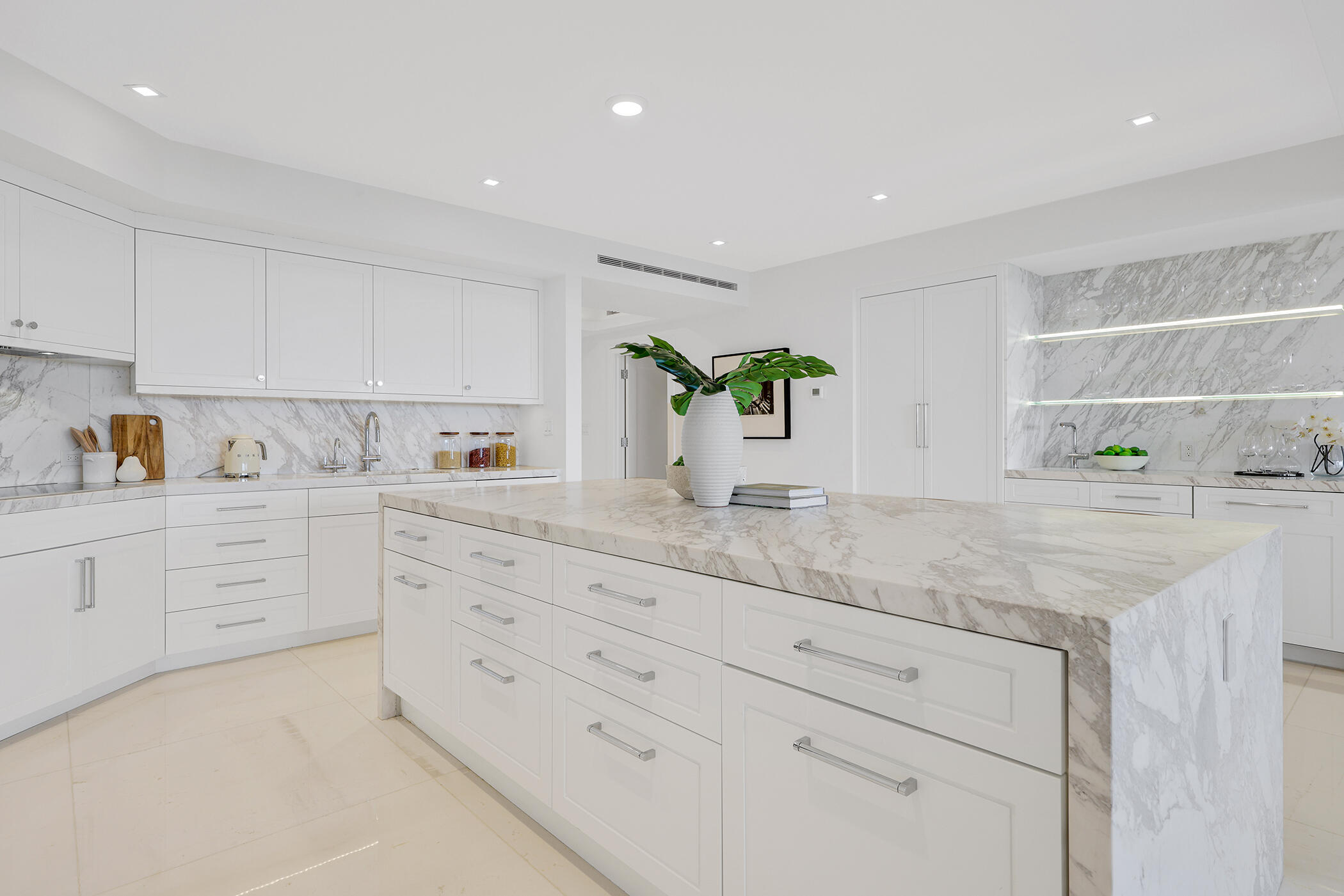 TWENTY ONE HUNDRED CONDO - Residential