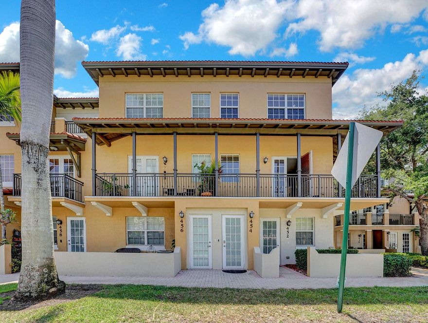 Incredible opportunity to own a corner unit in cobblestone. The interior has a fresh new coat of paint and steam cleaned carpets with new appliances and high ceilings with plenty of storage space for all your items. This corner unit has a huge wrap around outdoor patio space with a private balcony off the primary bedroom. Enter into the property and you are immediately greeted by a foyer to drop all your shoes and bags. Head upstairs to the main living space and enter into the large living room with open concept kitchen with new appliances. Laundry is located off the kitchen with space for storage items or create a spacious pantry. Half Bathroom is just off the kitchen for convenience. Primary bedroom is on the main living space with a large walk-in closet and double vanity. Exit the primary bedroom through french doors and enjoy your private balcony. Head upstairs to an additional large living space great for a playroom, media room or extra flex space. Two bedrooms and a bathroom are just down the hallway. This community has a beautiful gym and pool. There is also a space for events or birthday parties located right next to the gym and pool. Cobblestone is conveniently located to I75, many grocery stores, golf courses, restaurants, bars, shopping and great schools. Pembroke gardens is just 1 mile away.