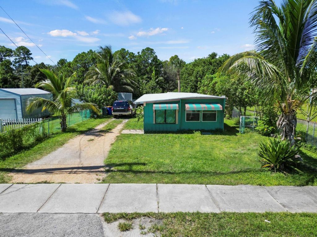 Photo of 5240 SE Ebbtide Avenue, Stuart, FL 34997 (MLS # R10922300)
